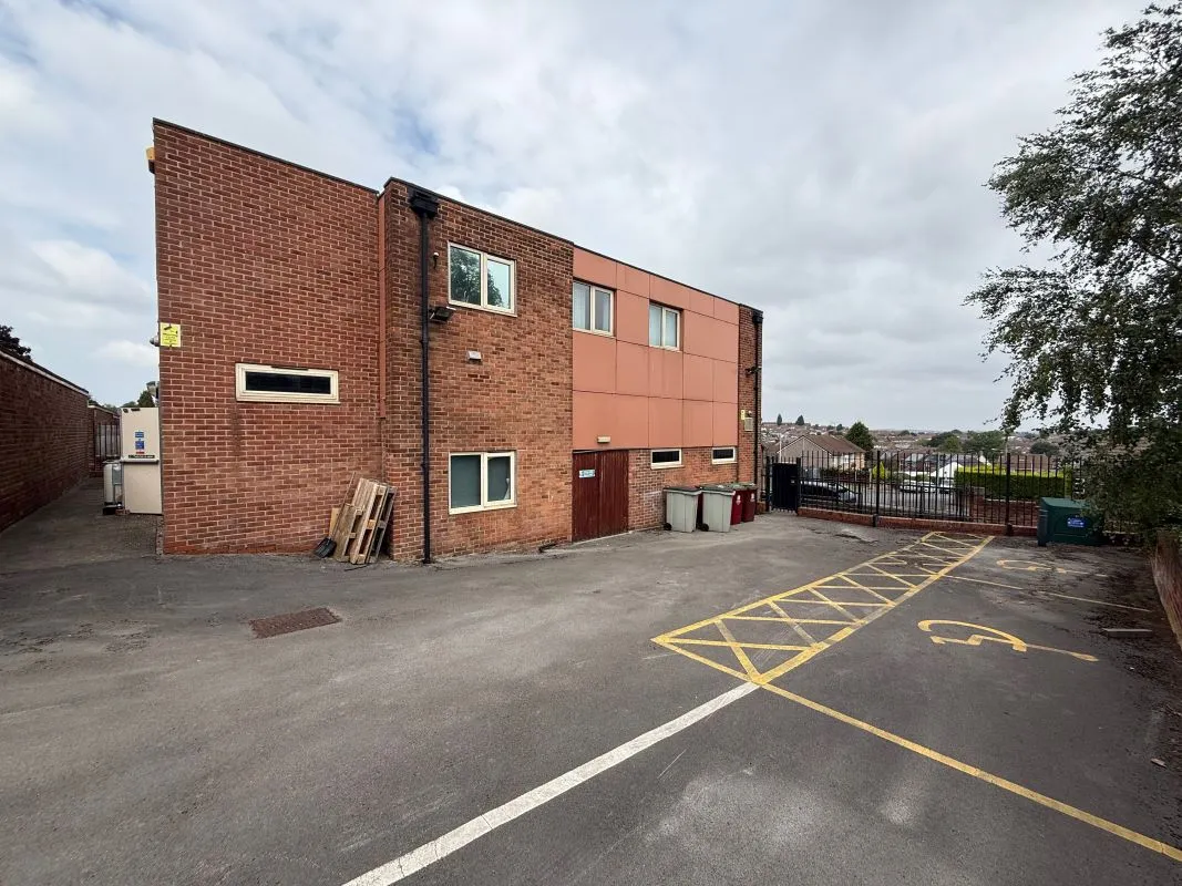 Mansfield, Nottinghamshire, NG19 6QB - Online Auctions