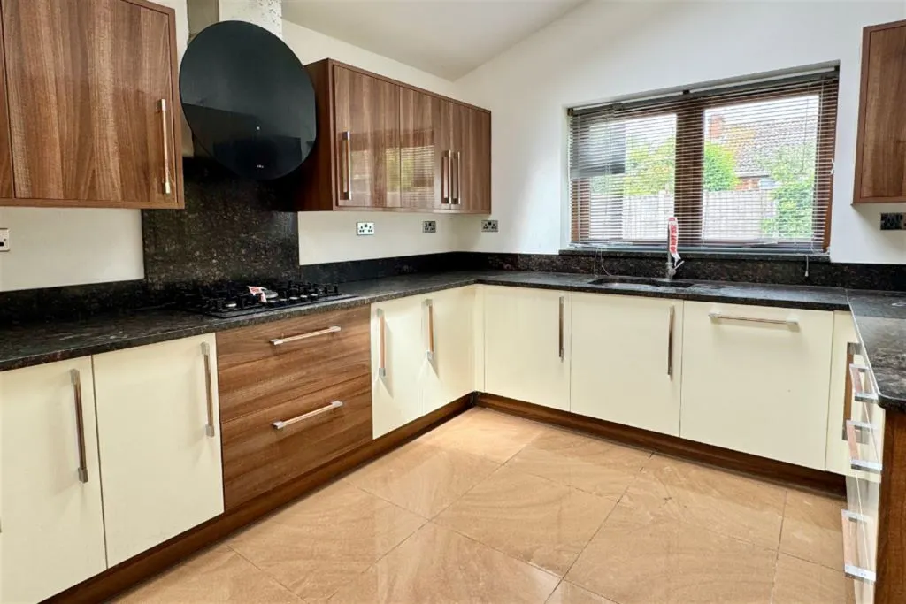 Beeston, Nottingham, Nottinghamshire, NG9 3HW - Online Auctions