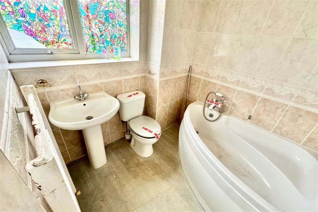 Beeston, Nottingham, Nottinghamshire, NG9 3HW - Online Auctions