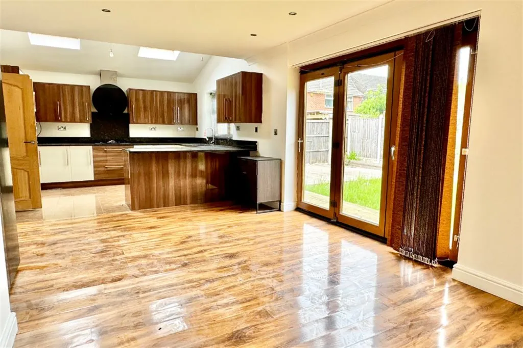 Beeston, Nottingham, Nottinghamshire, NG9 3HW - Online Auctions