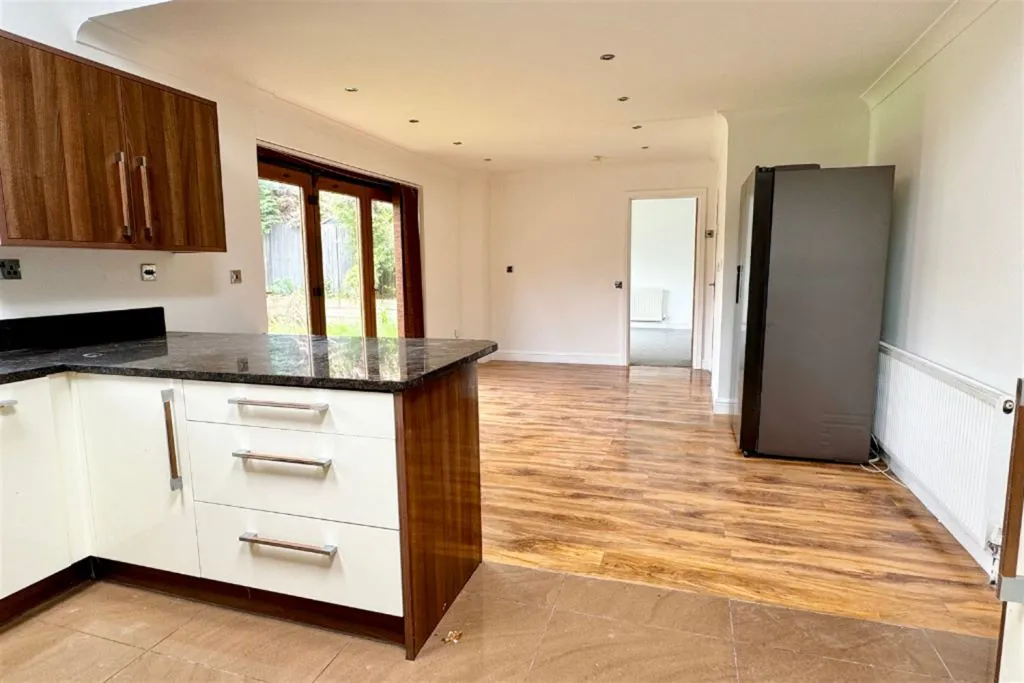 Beeston, Nottingham, Nottinghamshire, NG9 3HW - Online Auctions