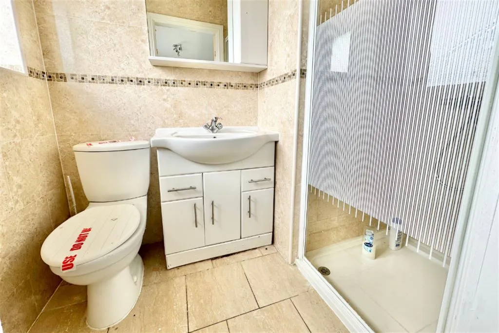 Beeston, Nottingham, Nottinghamshire, NG9 3HW - Online Auctions