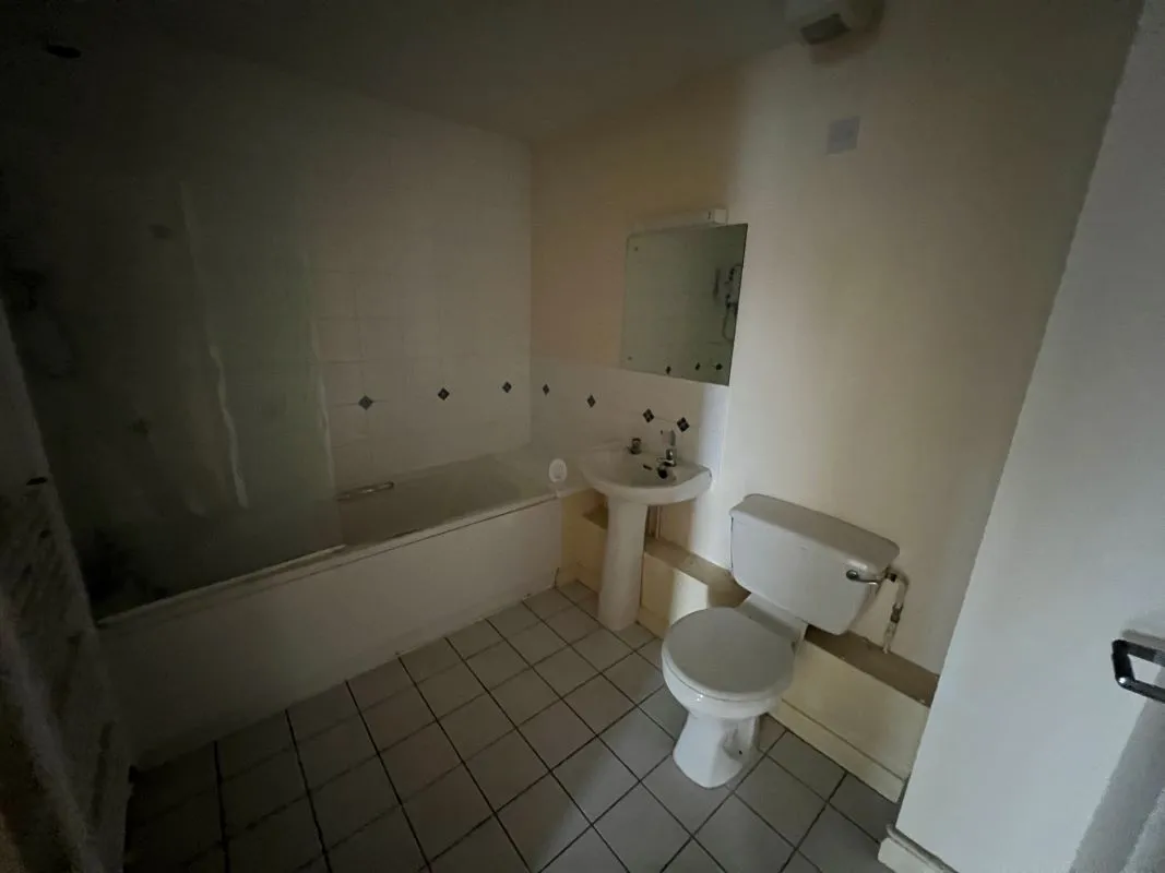 Royal Victoria Court, Nottingham, Nottinghamshire, NG7 4ET - Online Auctions