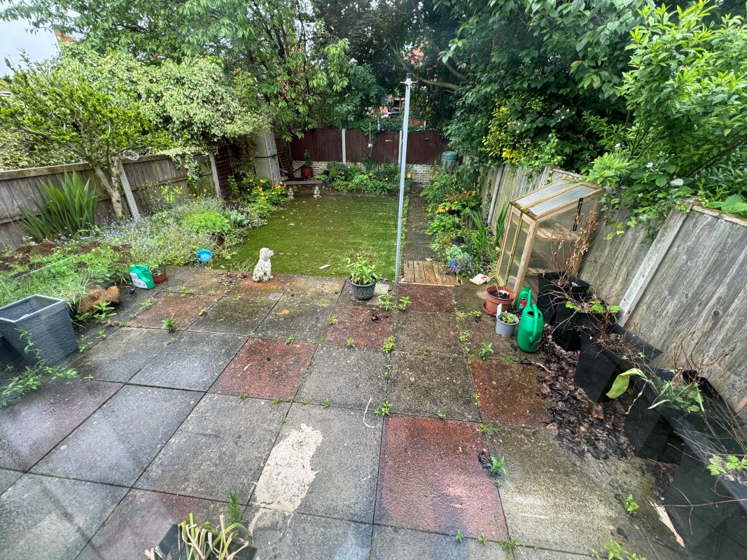Nottingham, Nottinghamshire, NG6 8HQ - Online Auctions