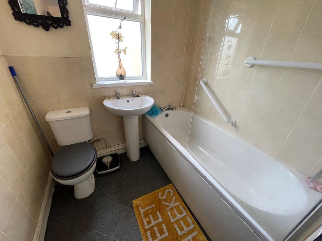 Worksop, Nottinghamshire, S80 2BQ - Online Auctions