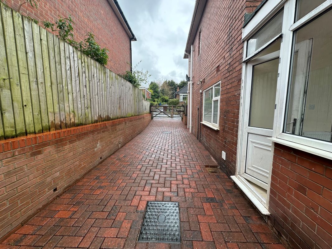 Spion Kop, Mansfield, Nottinghamshire, NG20 0BW - Online Auctions