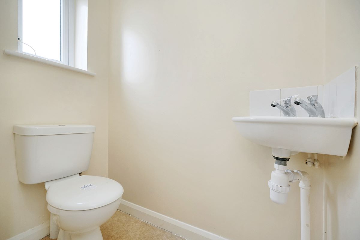 Nottingham, Nottinghamshire, NG8 3BF - Online Auctions