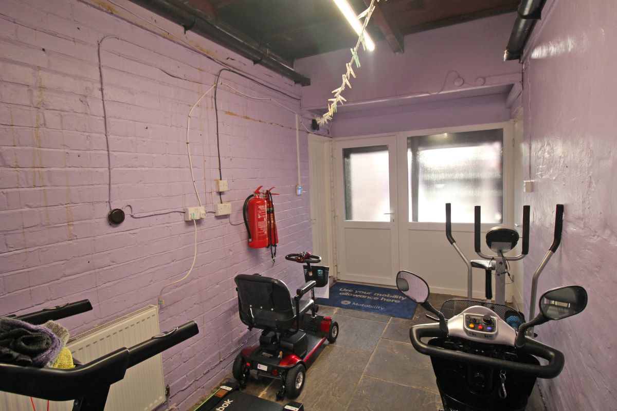 Worksop, Nottinghamshire, S80 2AU - Online Auctions