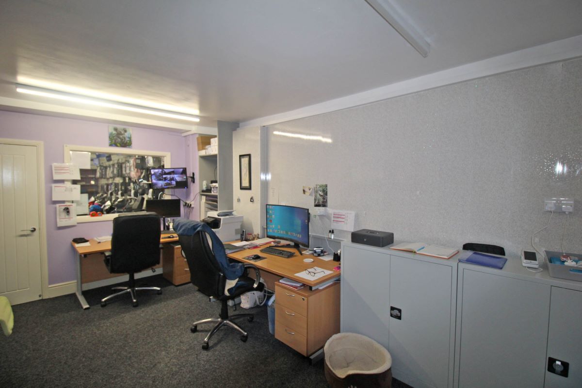 Worksop, Nottinghamshire, S80 2AU - Online Auctions