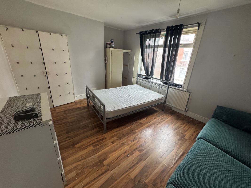 Mansfield, Nottinghamshire, NG18 5PN - Online Auctions