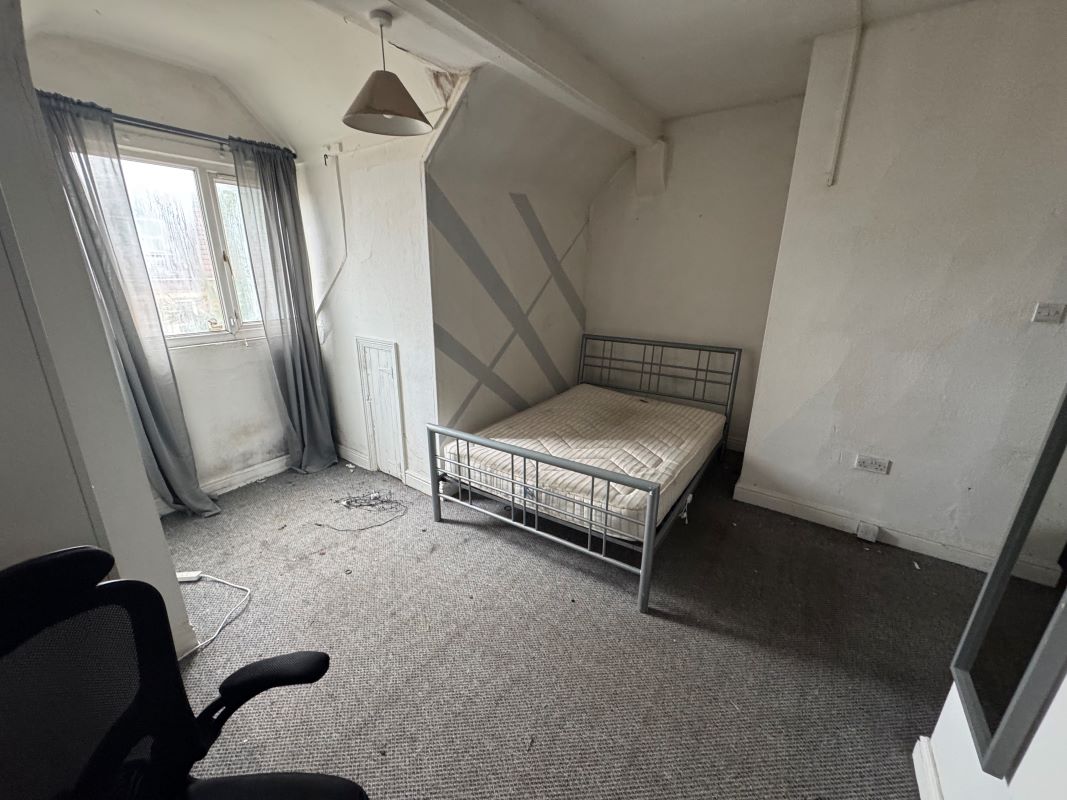 Mansfield, Nottinghamshire, NG18 5PN - Online Auctions