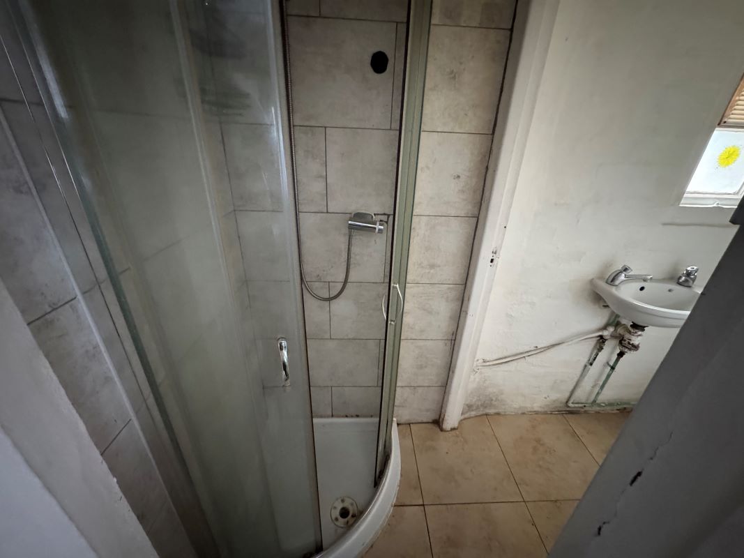 Mansfield, Nottinghamshire, NG18 5PN - Online Auctions