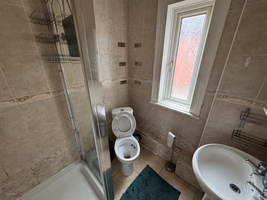 Mansfield, Nottinghamshire, NG18 5PN - Online Auctions