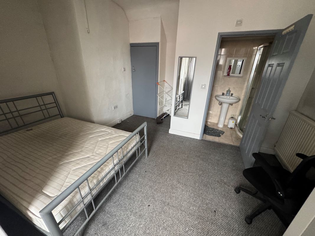 Mansfield, Nottinghamshire, NG18 5PN - Online Auctions