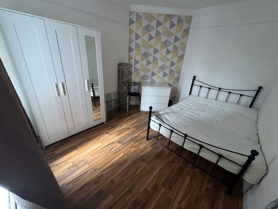 Mansfield, Nottinghamshire, NG18 5PN - Online Auctions