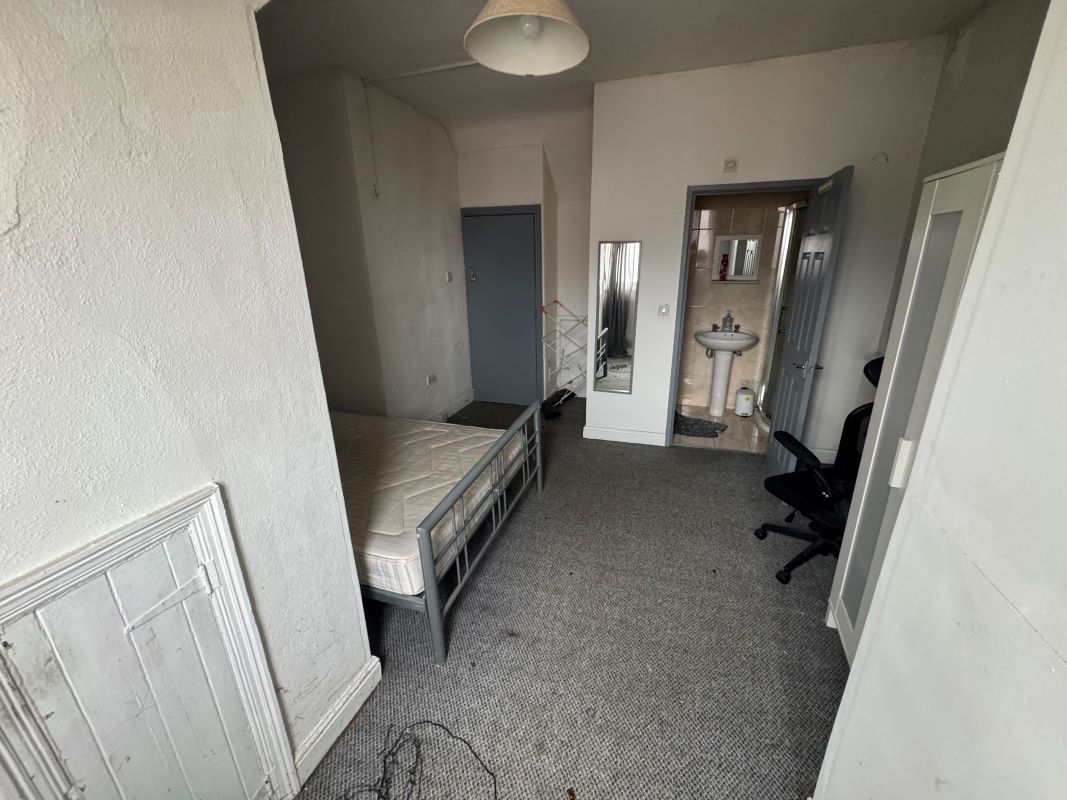 Mansfield, Nottinghamshire, NG18 5PN - Online Auctions
