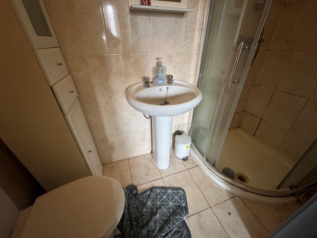 Mansfield, Nottinghamshire, NG18 5PN - Online Auctions