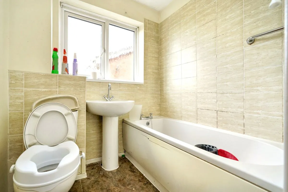 Measham, Swadlincote, Derbyshire, DE12 7JX - Online Auctions