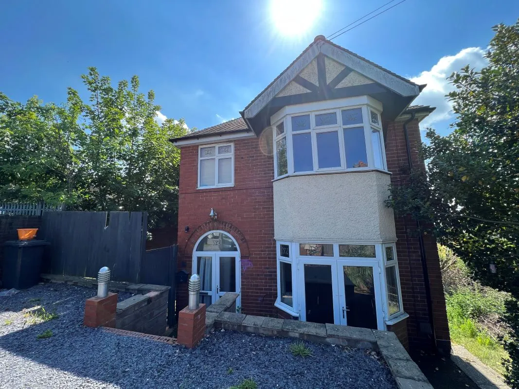 Swadlincote, Derbyshire, DE11 9BG - Online Auctions