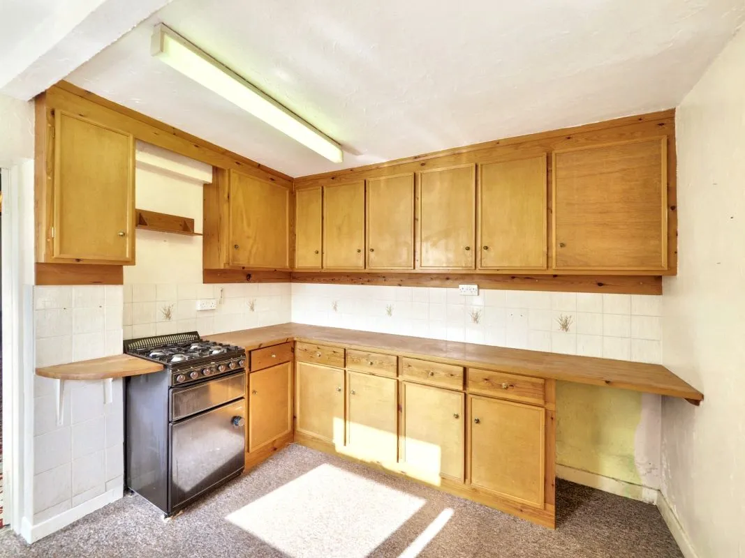 Nottingham, Nottinghamshire, NG6 9HF - Online Auctions