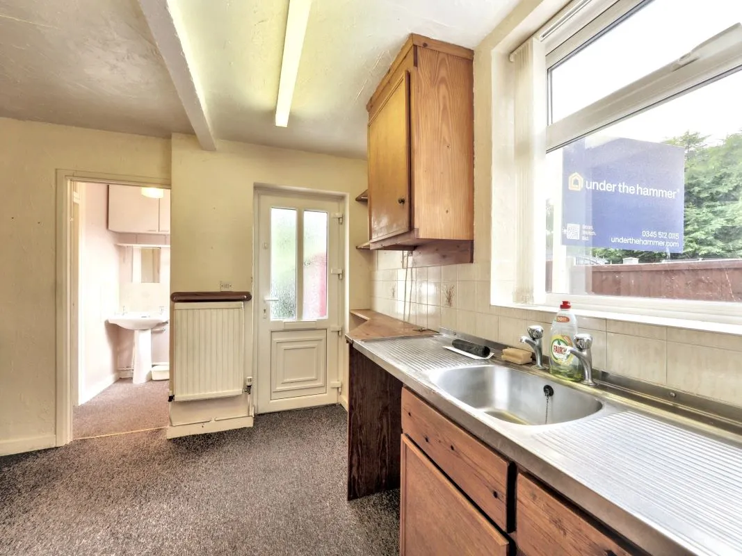 Nottingham, Nottinghamshire, NG6 9HF - Online Auctions