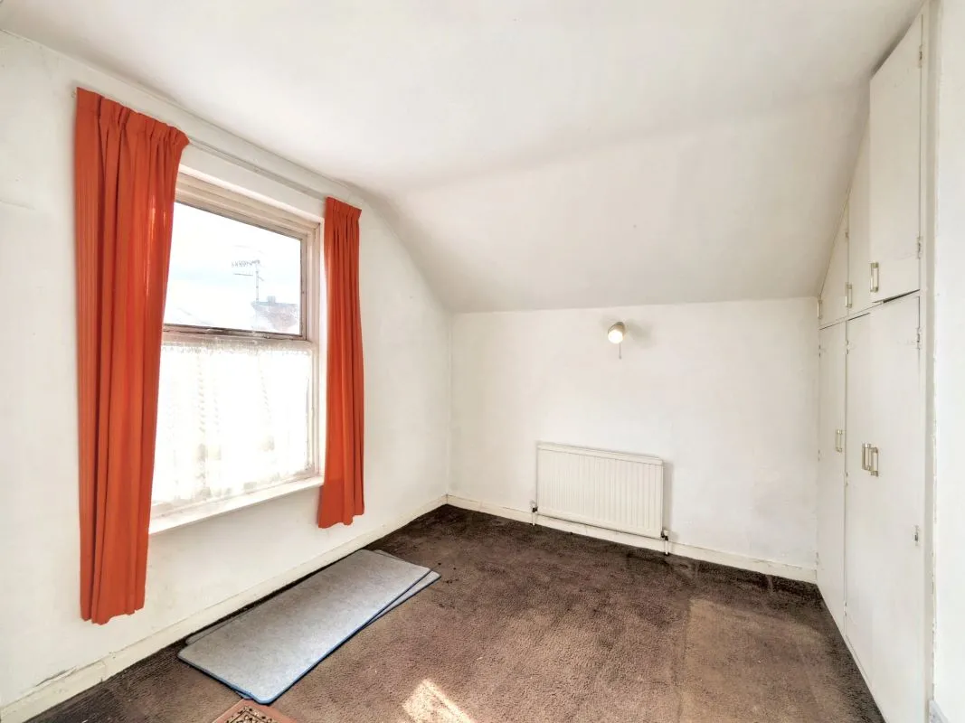 Nottingham, Nottinghamshire, NG6 9HF - Online Auctions