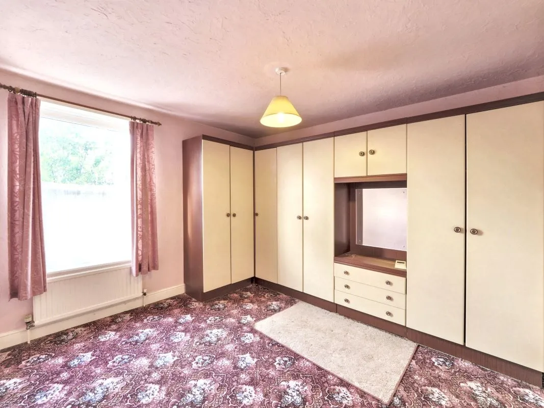 Nottingham, Nottinghamshire, NG6 9HF - Online Auctions