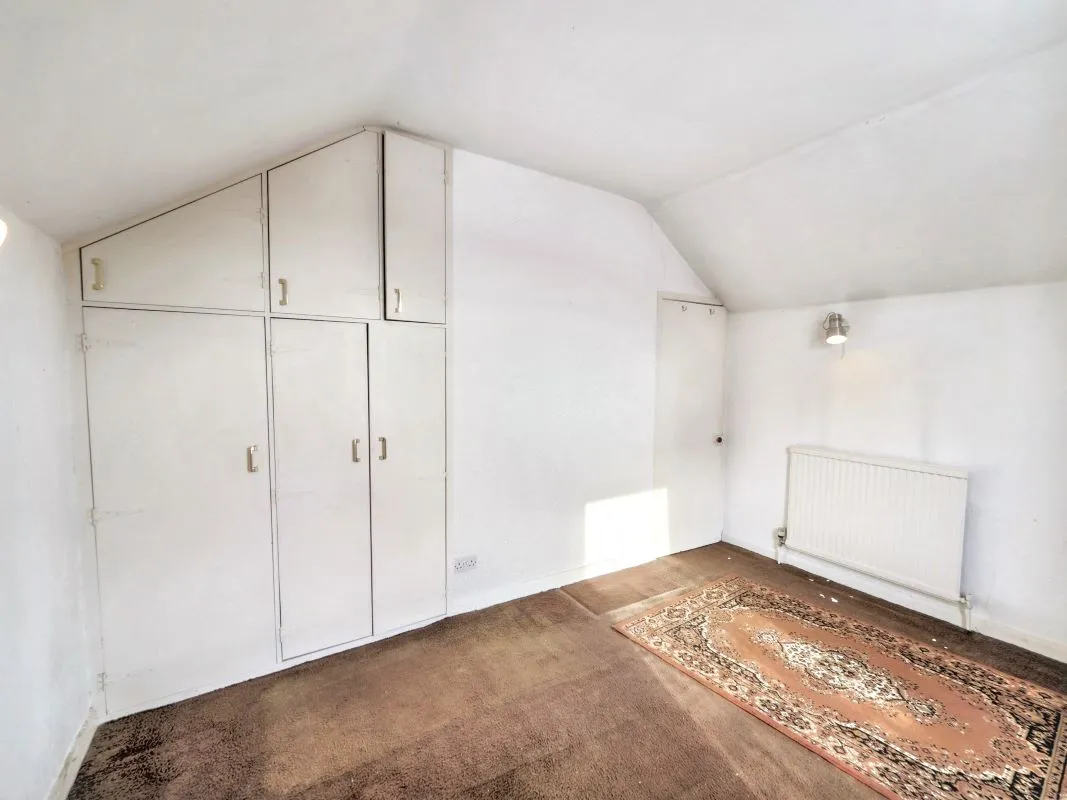 Nottingham, Nottinghamshire, NG6 9HF - Online Auctions