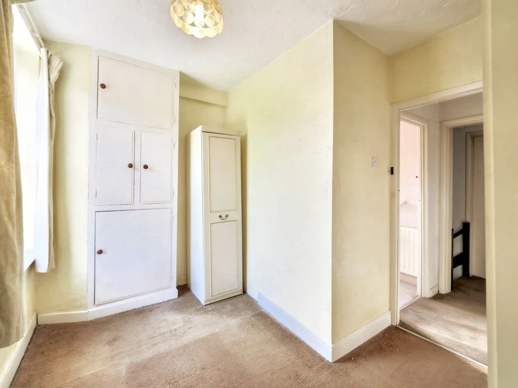 Nottingham, Nottinghamshire, NG6 9HF - Online Auctions