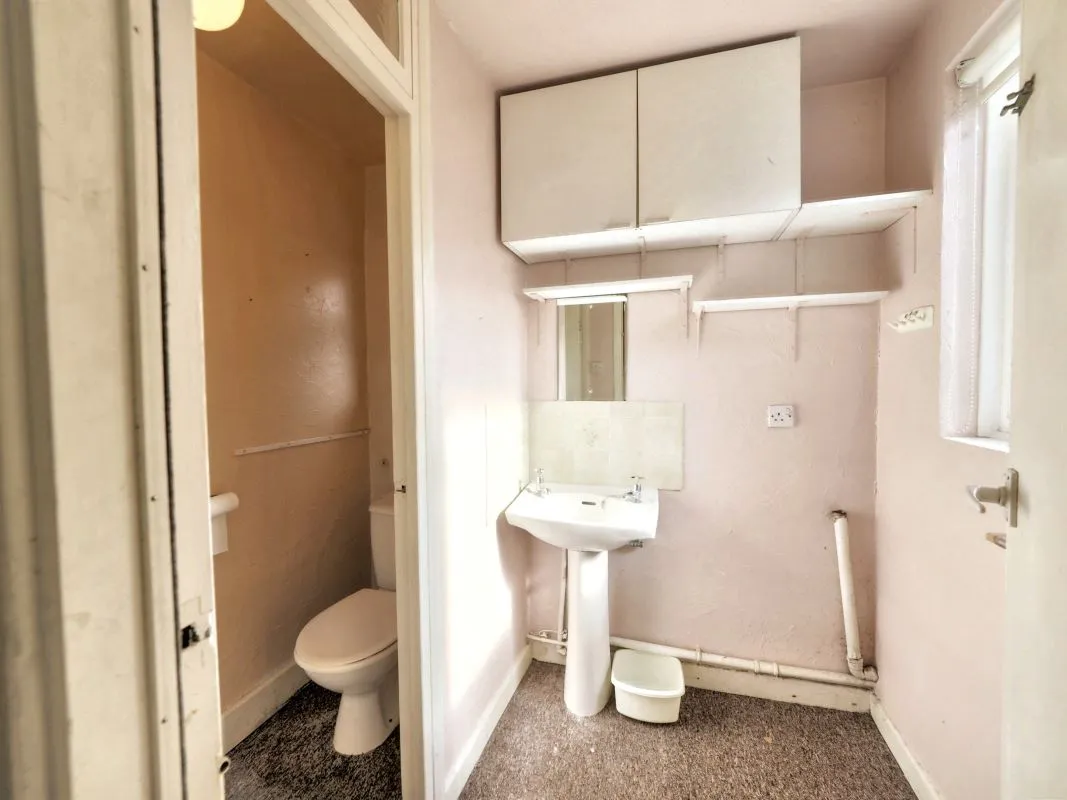 Nottingham, Nottinghamshire, NG6 9HF - Online Auctions