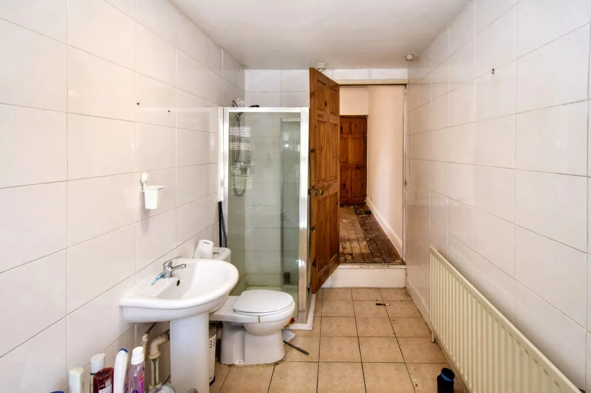 Leicester, Leicestershire, LE3 9FL - Online Auctions