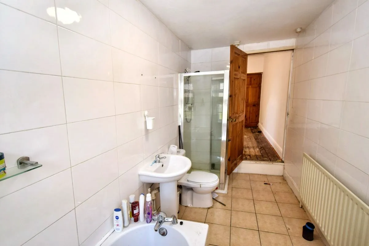 Leicester, Leicestershire, LE3 9FL - Online Auctions