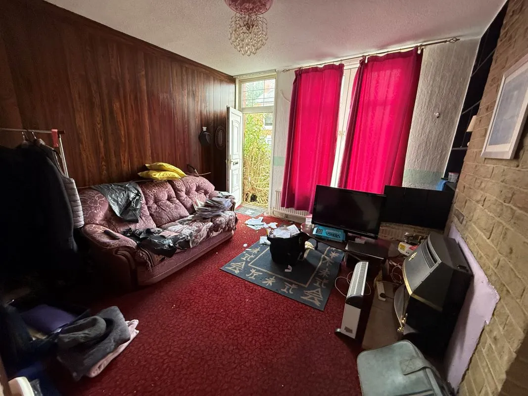 Mansfield, Nottinghamshire, NG18 2PS - Online Auctions