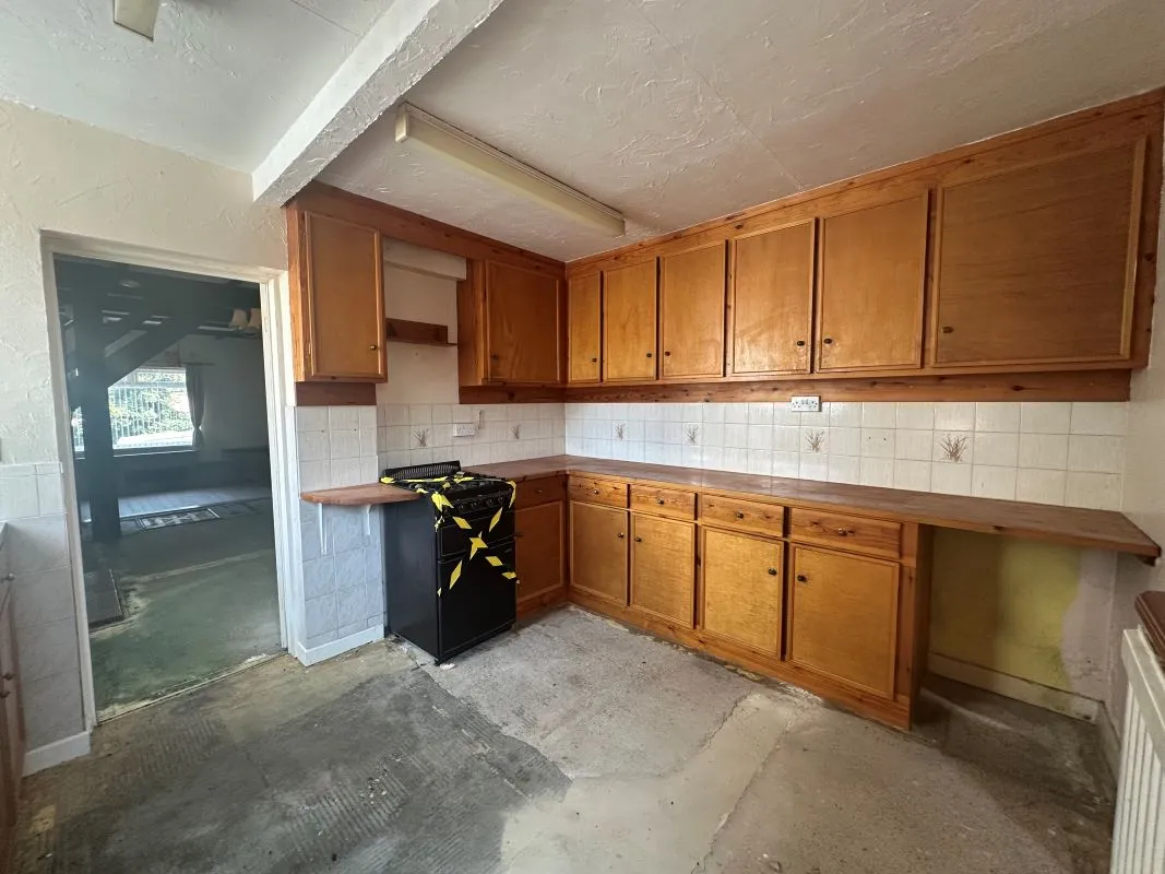 Nottingham, Nottinghamshire, NG6 9HF - Online Auctions