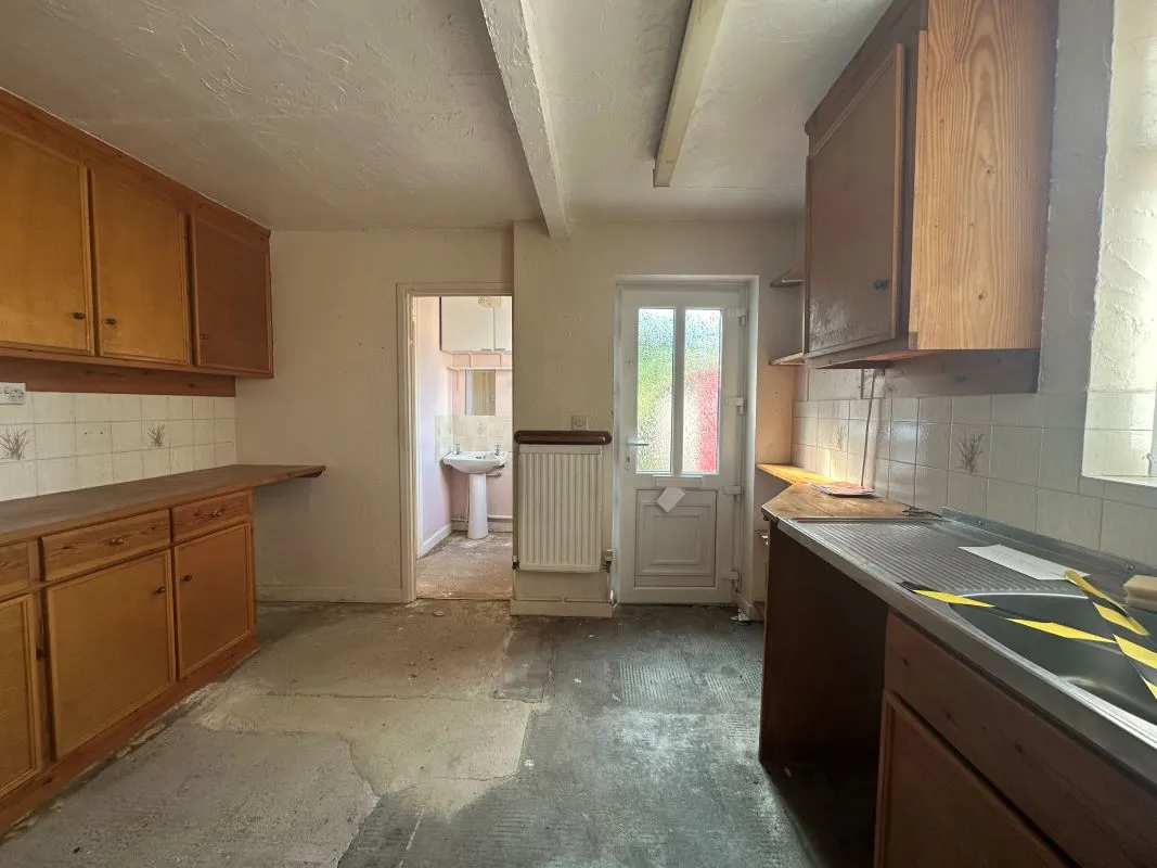 Nottingham, Nottinghamshire, NG6 9HF - Online Auctions