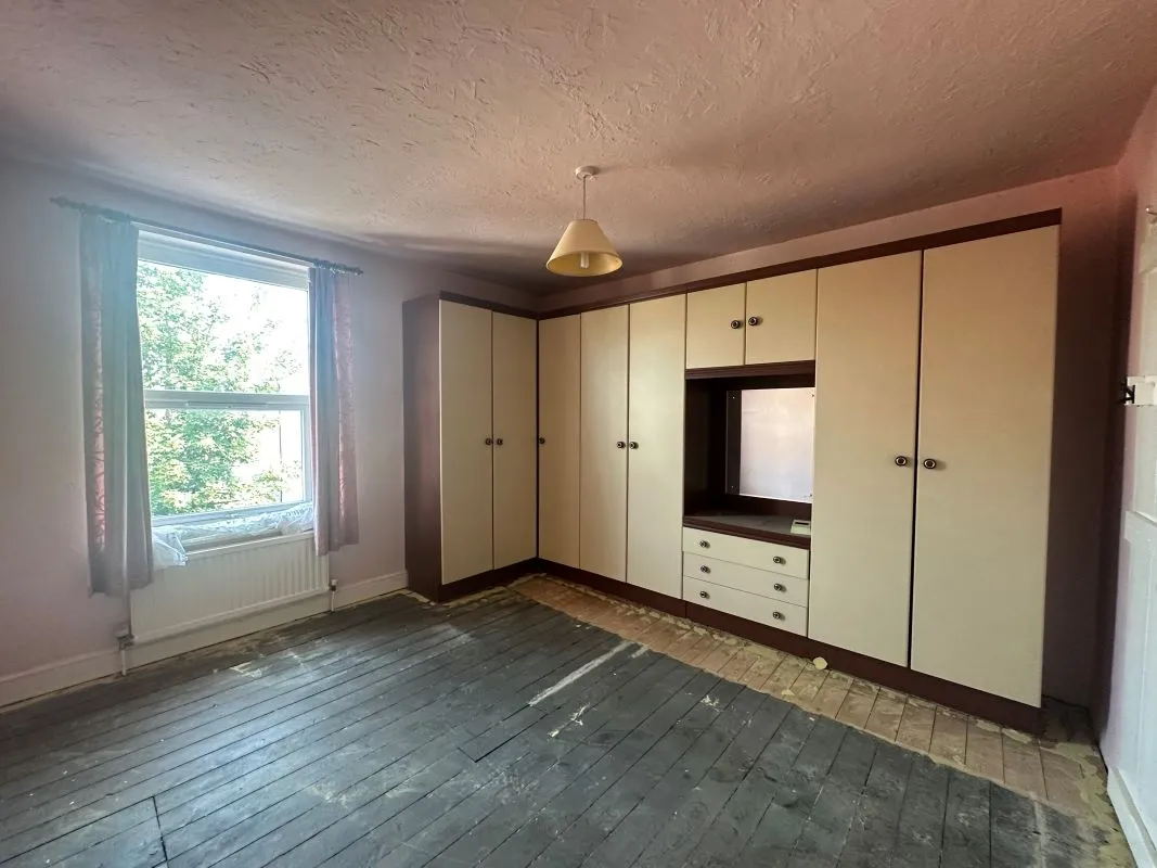 Nottingham, Nottinghamshire, NG6 9HF - Online Auctions