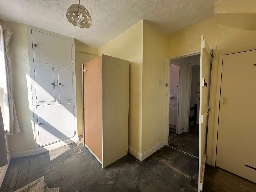 Nottingham, Nottinghamshire, NG6 9HF - Online Auctions
