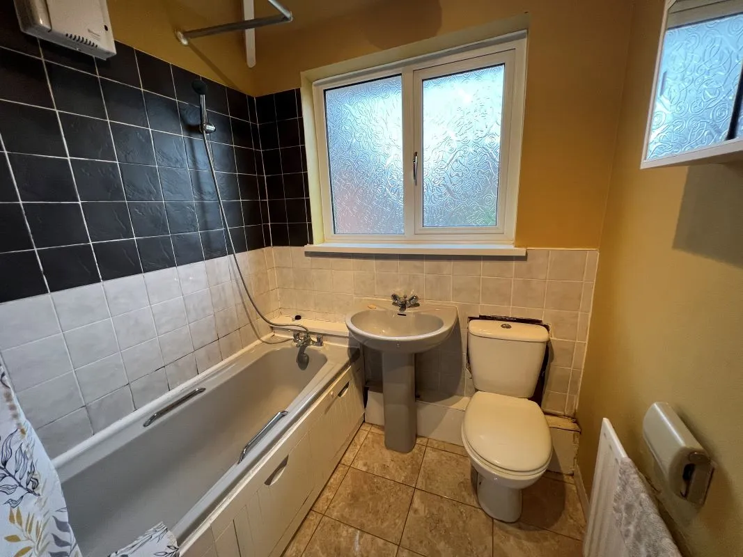 Nottingham, Nottinghamshire, NG8 2DE - Online Auctions