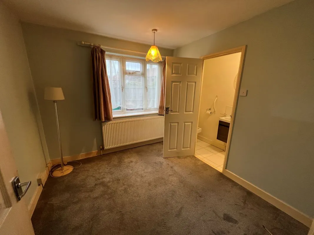 Nottingham, Nottinghamshire, NG8 2DE - Online Auctions