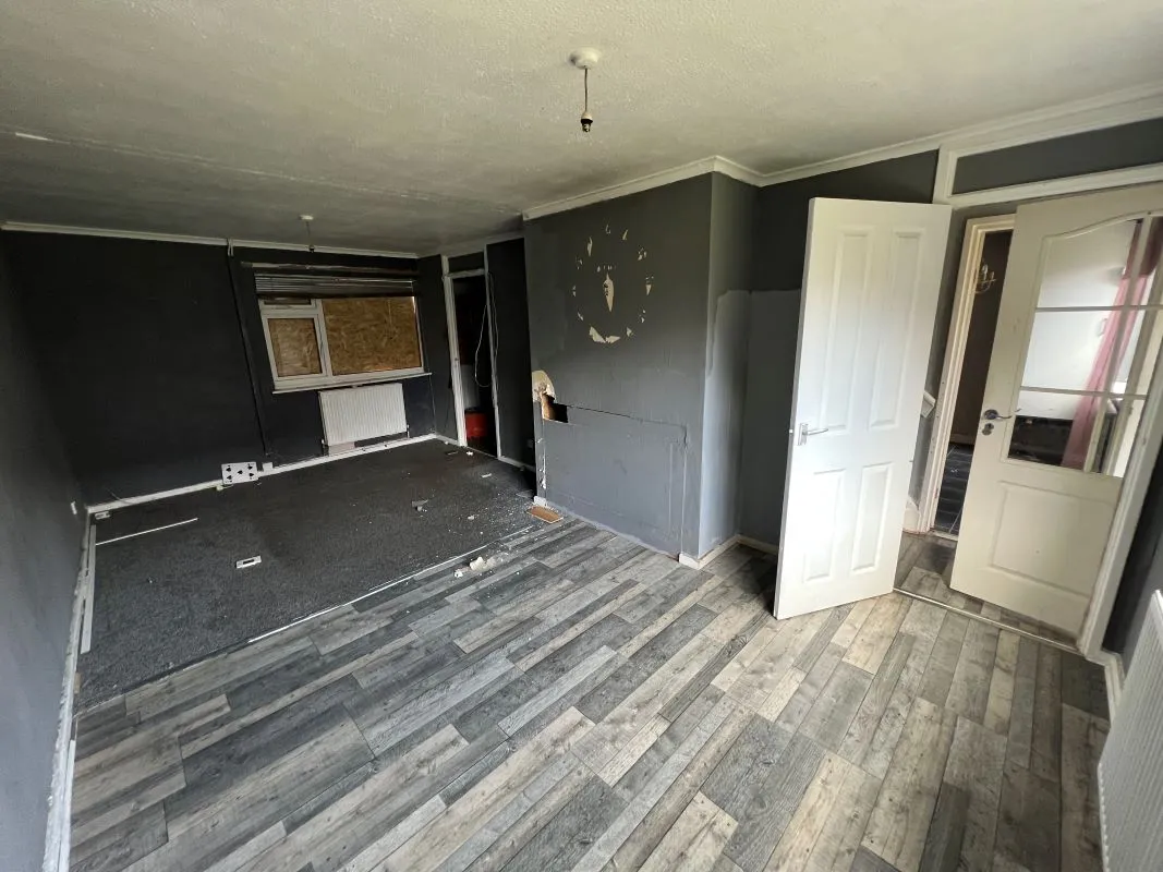 Carlton-In-Lindrick, Worksop, Nottinghamshire, S81 9HZ - Online Auctions