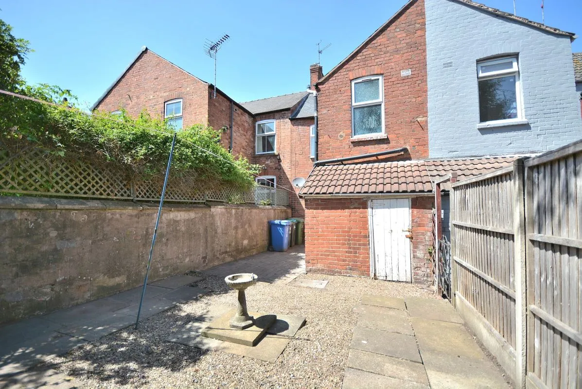 Mansfield, Nottinghamshire, NG18 5PF - Online Auctions
