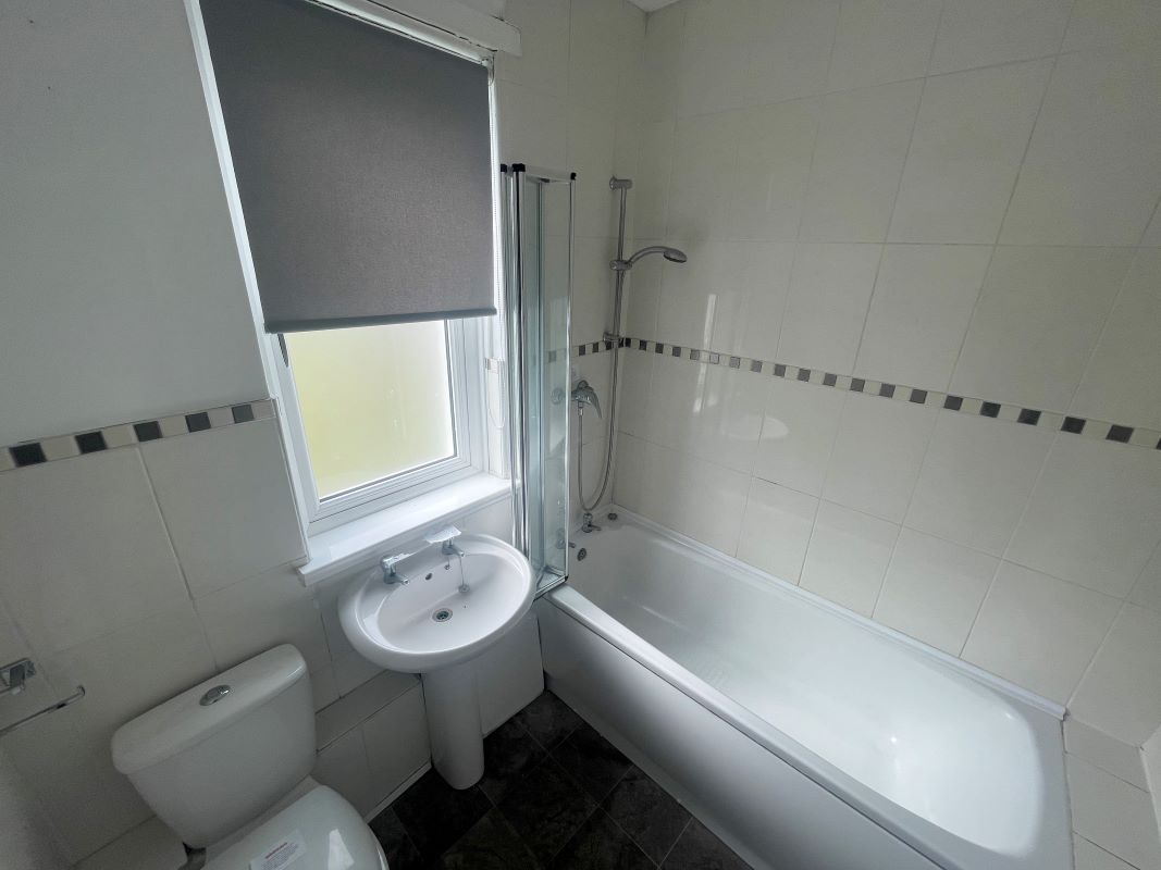 Fettes Street, Glasgow, Lanarkshire, G33 3BL - Online Auctions