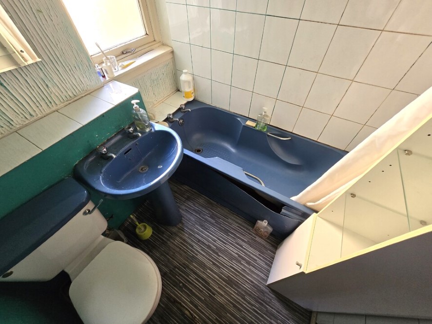 Property for Auction in Scotland - 217 Greenrigg Road, Cumbernauld, Glasgow G67 2QD