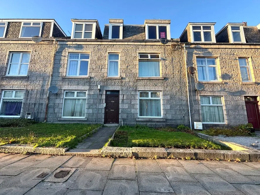 Property for Auction in Scotland - 204 Union Grove, Attic Floor Left, Aberdeen, Aberdeenshire AB10 6SS