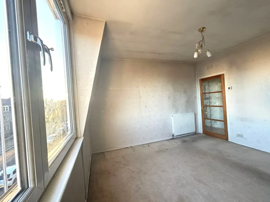Property for Auction in Scotland - 204 Union Grove, Attic Floor Left, Aberdeen, Aberdeenshire AB10 6SS