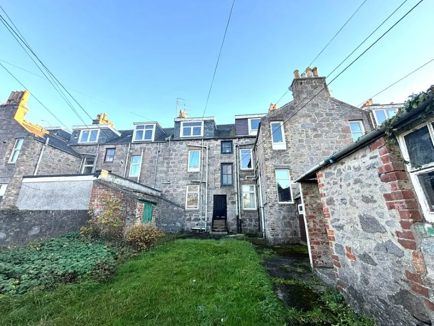 Property for Auction in Scotland - 204 Union Grove, Attic Floor Left, Aberdeen, Aberdeenshire AB10 6SS