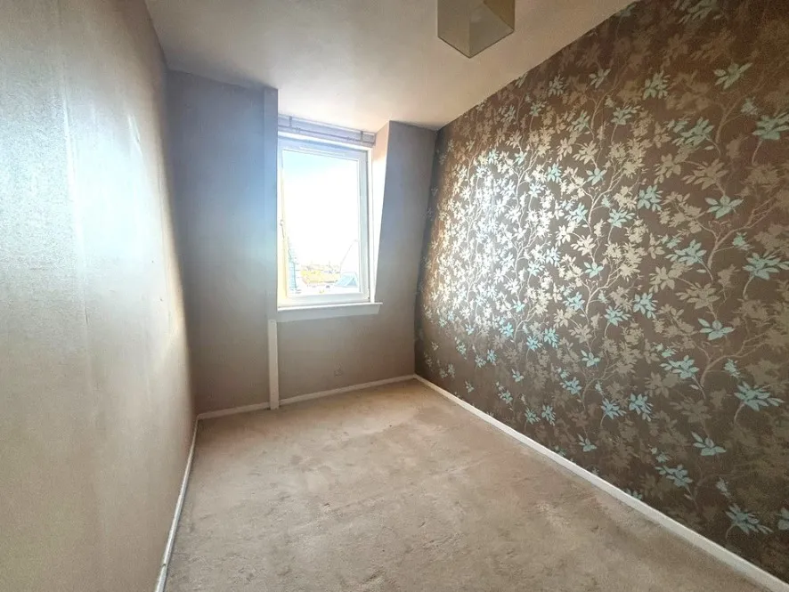 Property for Auction in Scotland - 204 Union Grove, Attic Floor Left, Aberdeen, Aberdeenshire AB10 6SS