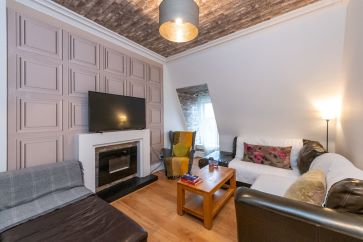 Property for Auction in Scotland - Flat E, 121 Rosemount Place, Aberdeen, Scotland AB25 2YH