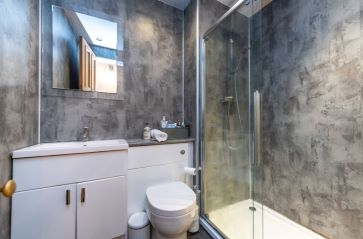 Property for Auction in Scotland - Flat E, 121 Rosemount Place, Aberdeen, Scotland AB25 2YH