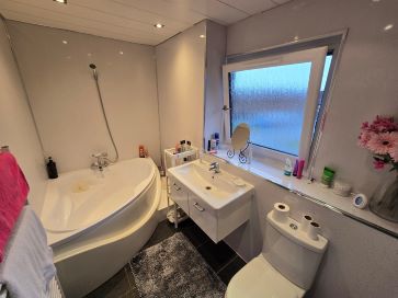 Property for Auction in Scotland - 15 Myers Court, Dunfermline, Fife KY12 0XF